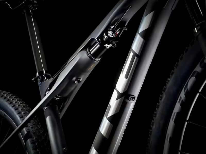 Trek SUPERCALIBER 9.8 XT black matt celokarbon, celopero vel. XL