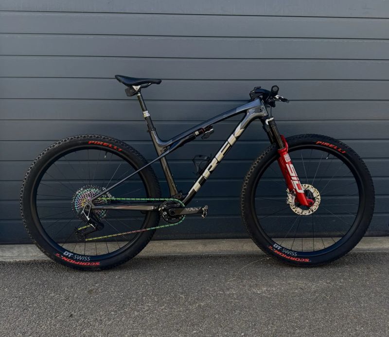 Trek Supercaliber SLR Gen 2 flight attendant vel. L