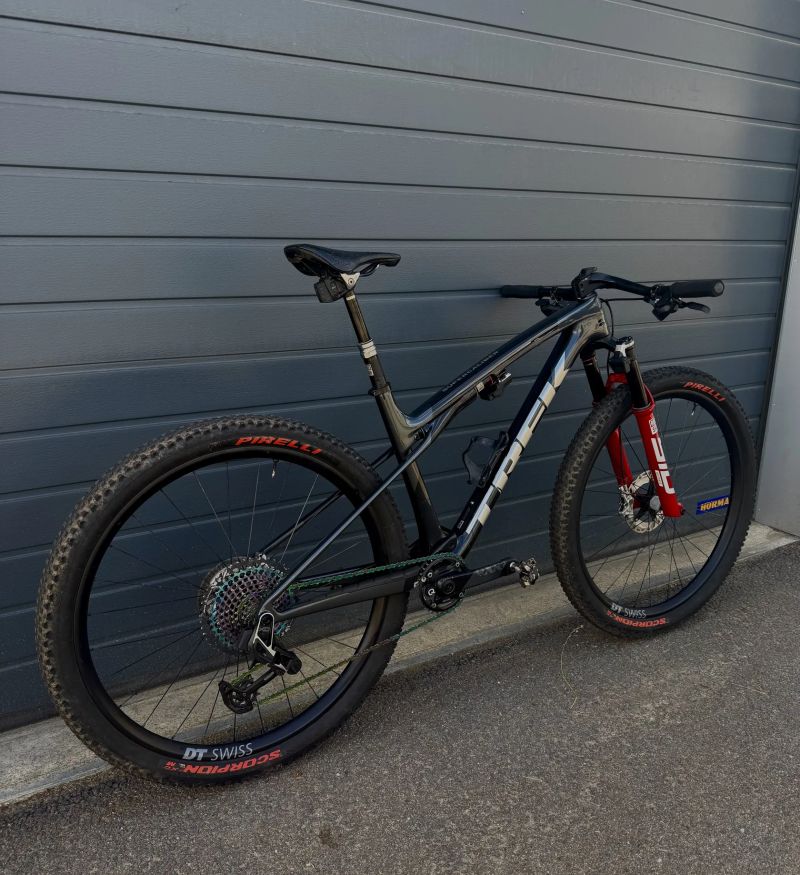 Trek Supercaliber SLR Gen 2 flight attendant vel. L