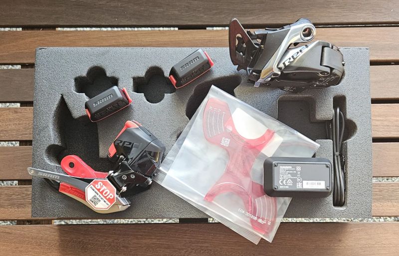 SRAM Red eTap AXS – sada špičkových komponentů s elektronickým řazením a hydraulickými brzdami