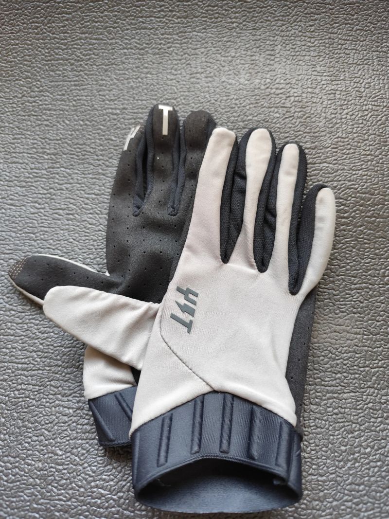 Nový MTB dres YT Industries L + 2x rukavice L