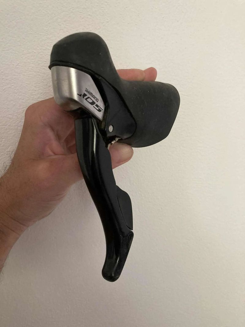 Levá mechanická páka Shimano 105