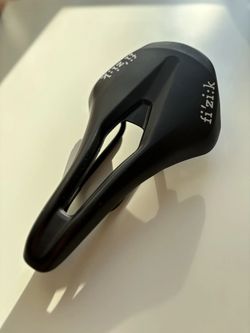 Sedlo Fizik Vento Argo R5 140 mm