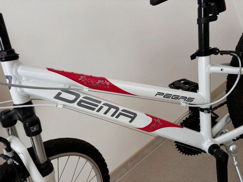 Dema Pegas detske/junior jizdni kolo s prehazovackou - skvely stav