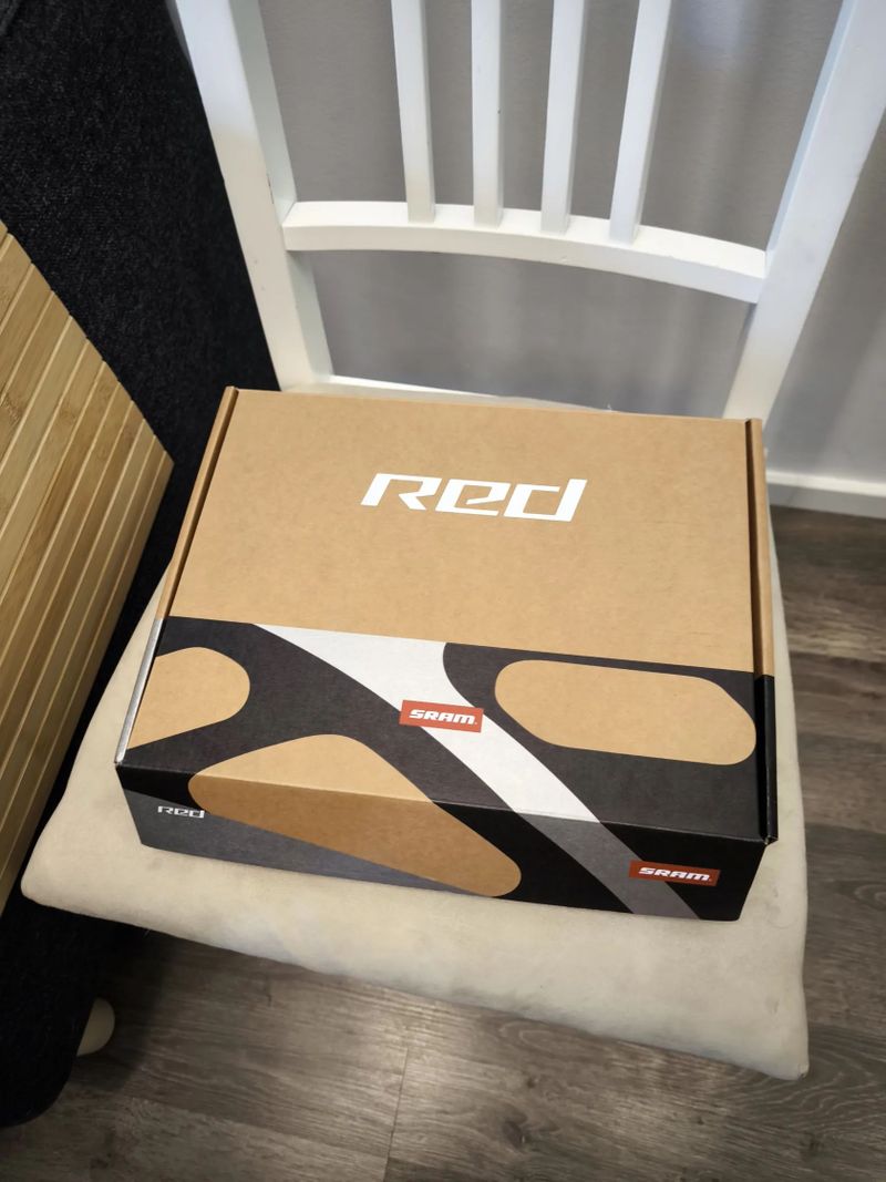 Prodám karbonové silniční kliky Sram RED AXS FC-RED-D1 172,5mm 