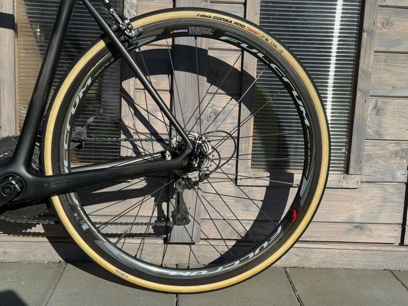 Specialized S-works Tarmac -fact 11r, kola karbonová kola Fulcrum