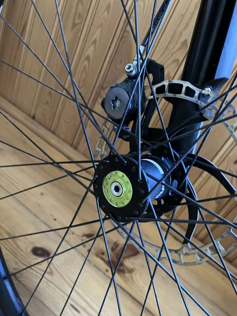 Lefty, vcelku nula najeto, full carbon, vel L