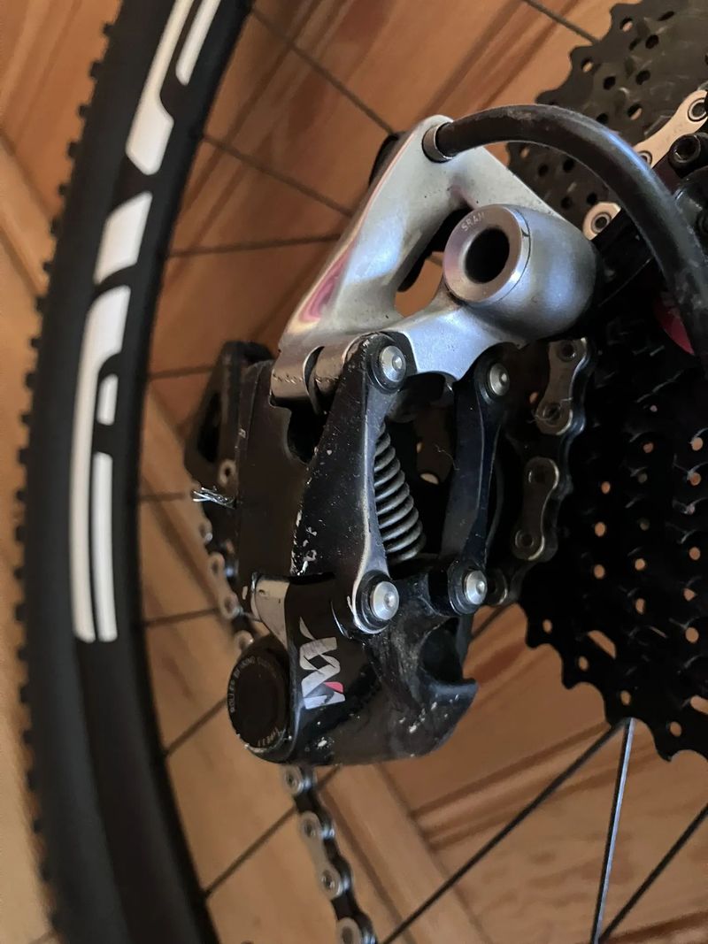 Lefty, vcelku nula najeto, full carbon, vel L