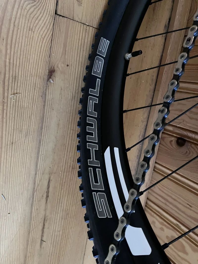 Lefty, vcelku nula najeto, full carbon, vel L