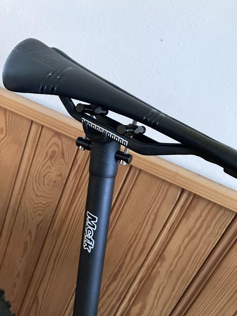 Lefty, vcelku nula najeto, full carbon, vel L
