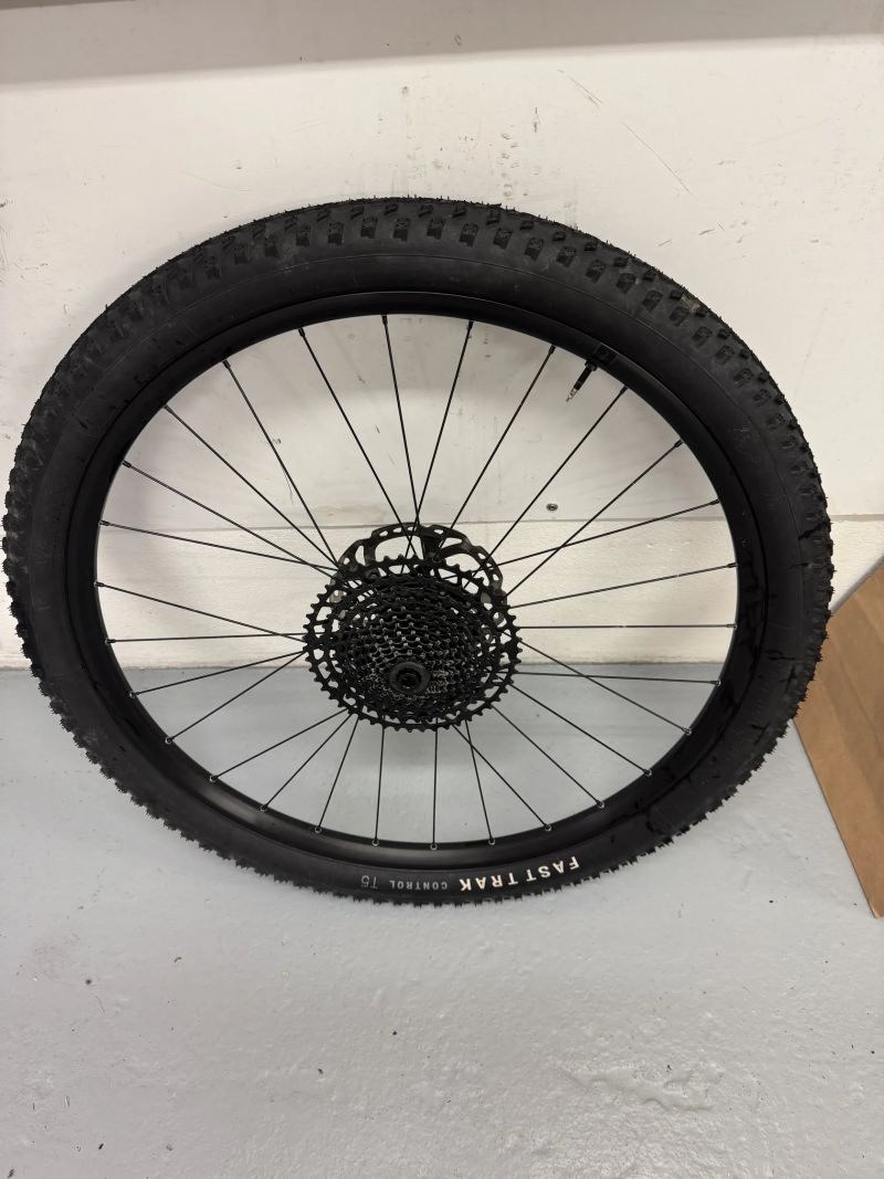 Zadní kolo specialized