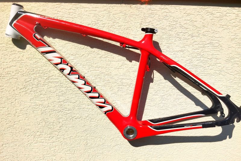 Thomus Tomcat Carbon - téměř nový 