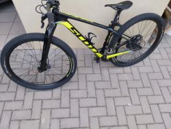 Predám juniorský závodný celokarbónový bicykel Scott Scale 700 Pro.