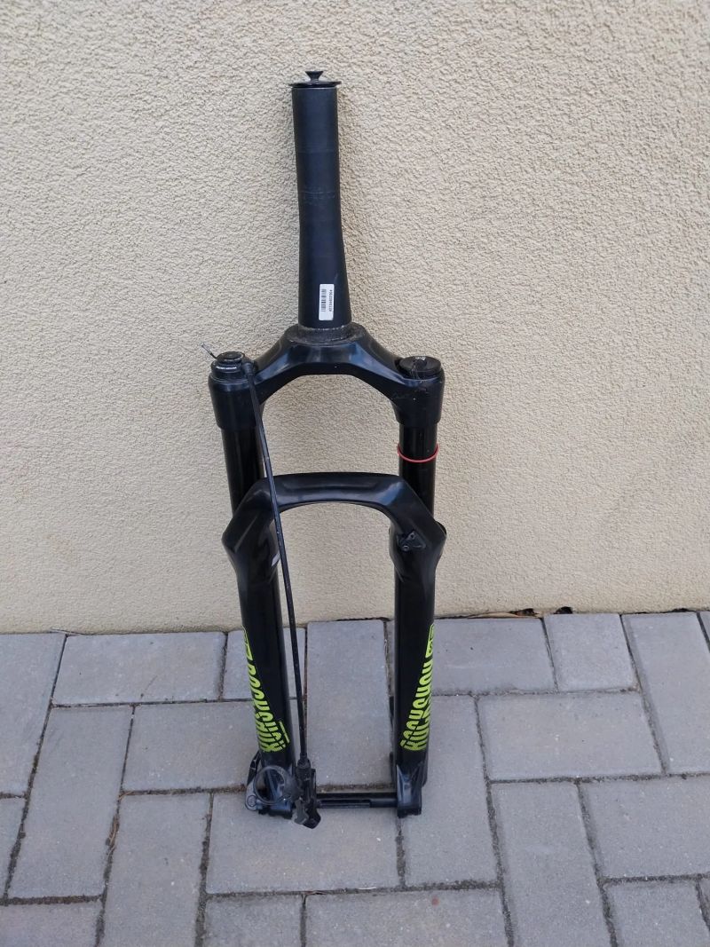 Predám juniorský závodný celokarbónový bicykel Scott Scale 700 Pro.