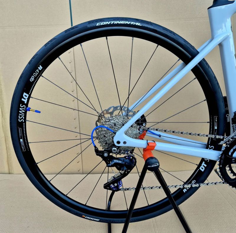 Silniční kolo Specialized Roubaix Sport - TOP stav! (Shimano 105, DT Swiss R470db)