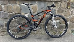 Karbonové celoodpružené horské kolo KTM 29