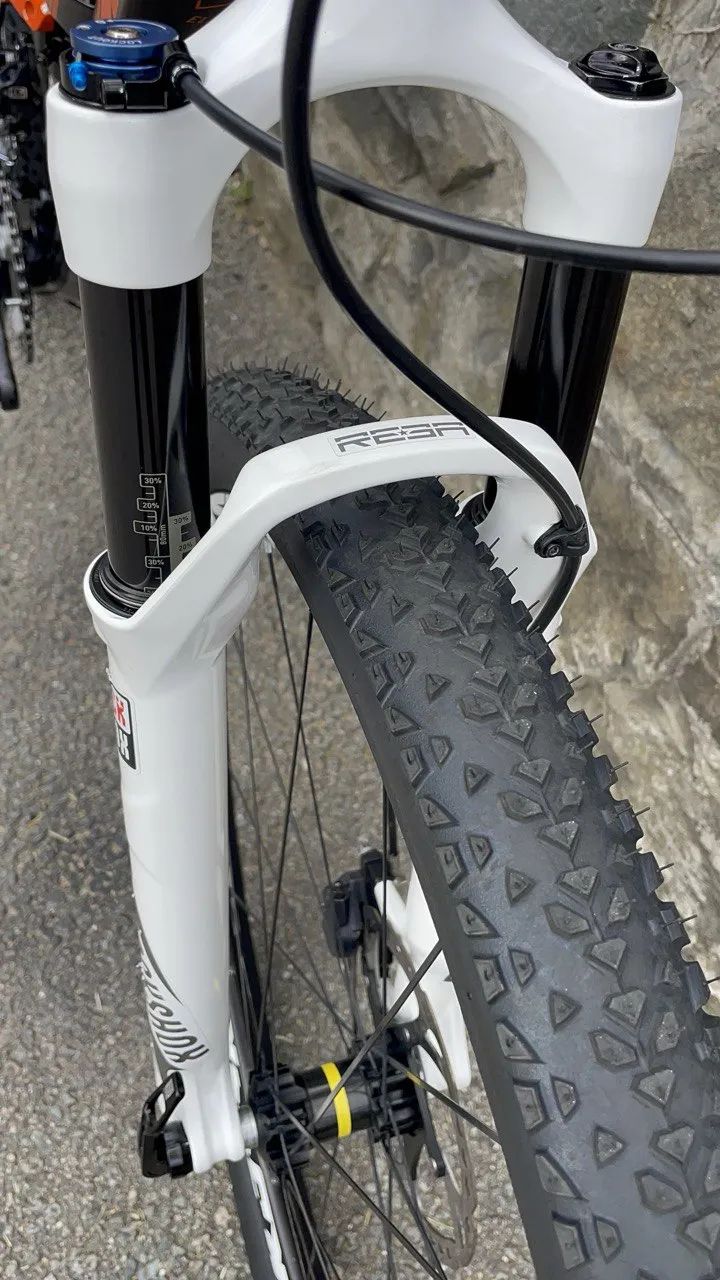 Karbonové celoodpružené horské kolo KTM 29