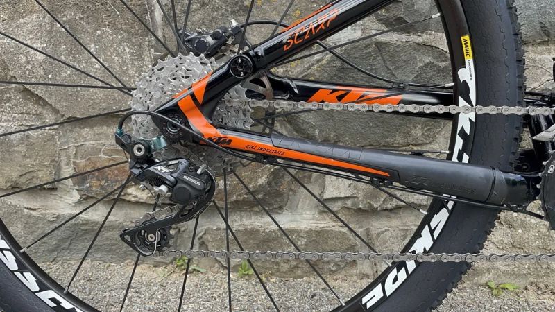 Karbonové celoodpružené horské kolo KTM 29