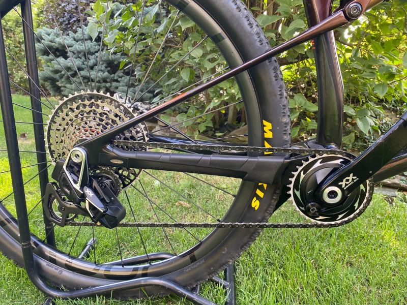 Nabízím k prodeji zavodní celokarbonové karbonové kolo KTM o váze 10,8kg. Velikost rámu M. Velikost 