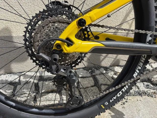 Elektrokolo Cannondale Moterra ve špičkovém stavu, Bosch CX Performance, 27,5+ , All Mountain
