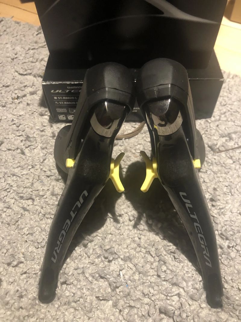 Řadicí a brzdové páky Shimano Ultegra, ST-R8020, 2x11, hydraulické, hadice a třmeny BR-R8070, NOVÉ
