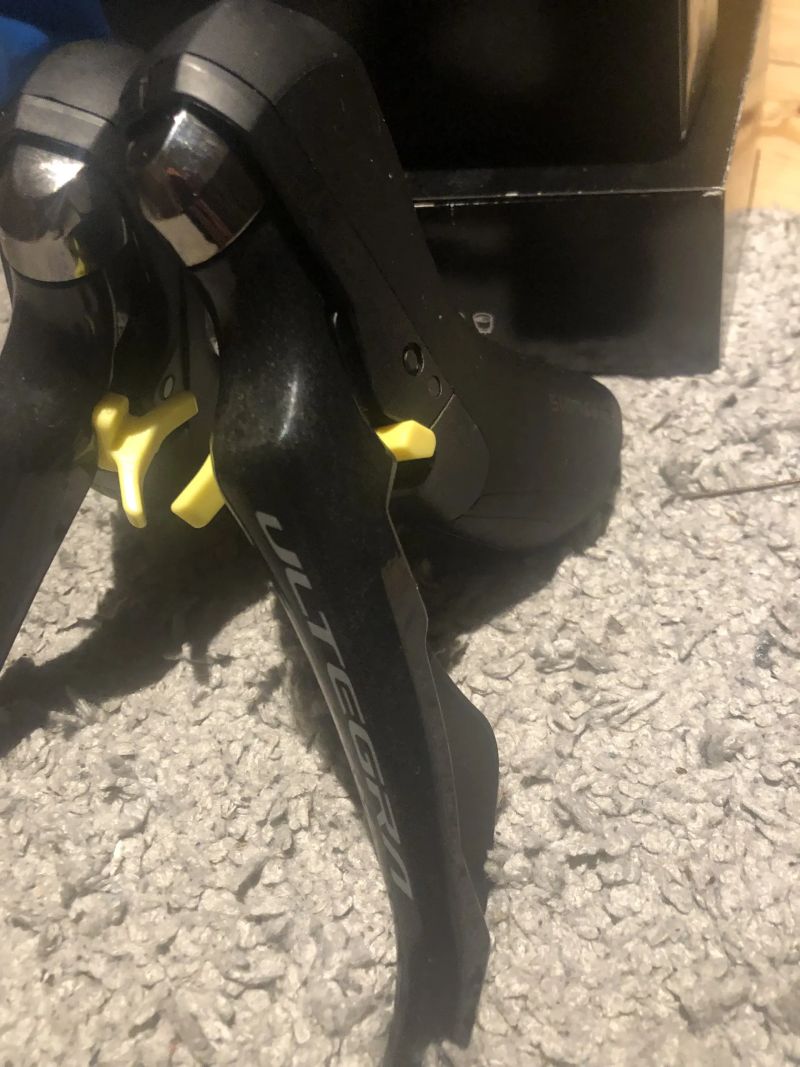 Řadicí a brzdové páky Shimano Ultegra, ST-R8020, 2x11, hydraulické, hadice a třmeny BR-R8070, NOVÉ