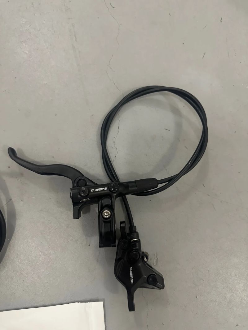 Prodám hydraulické kotoučové brzdy Shimano, páčka MT4100, třmen MT410.