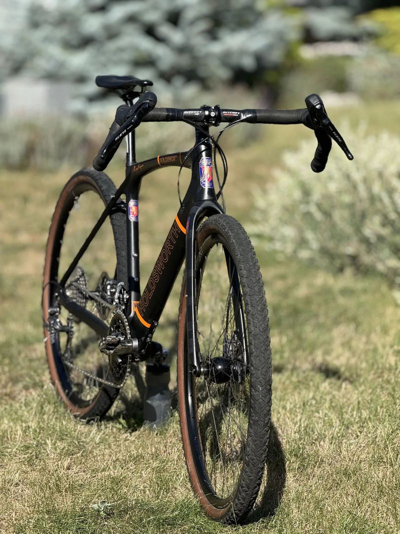 Gravel bike HOLDSWORTH Mystique pro gravel/bikepackingová dobrodružství