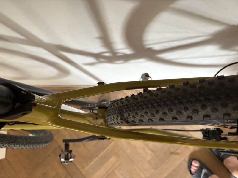 Zapletená kola HUNT Adventure Carbon ořech Shimano
