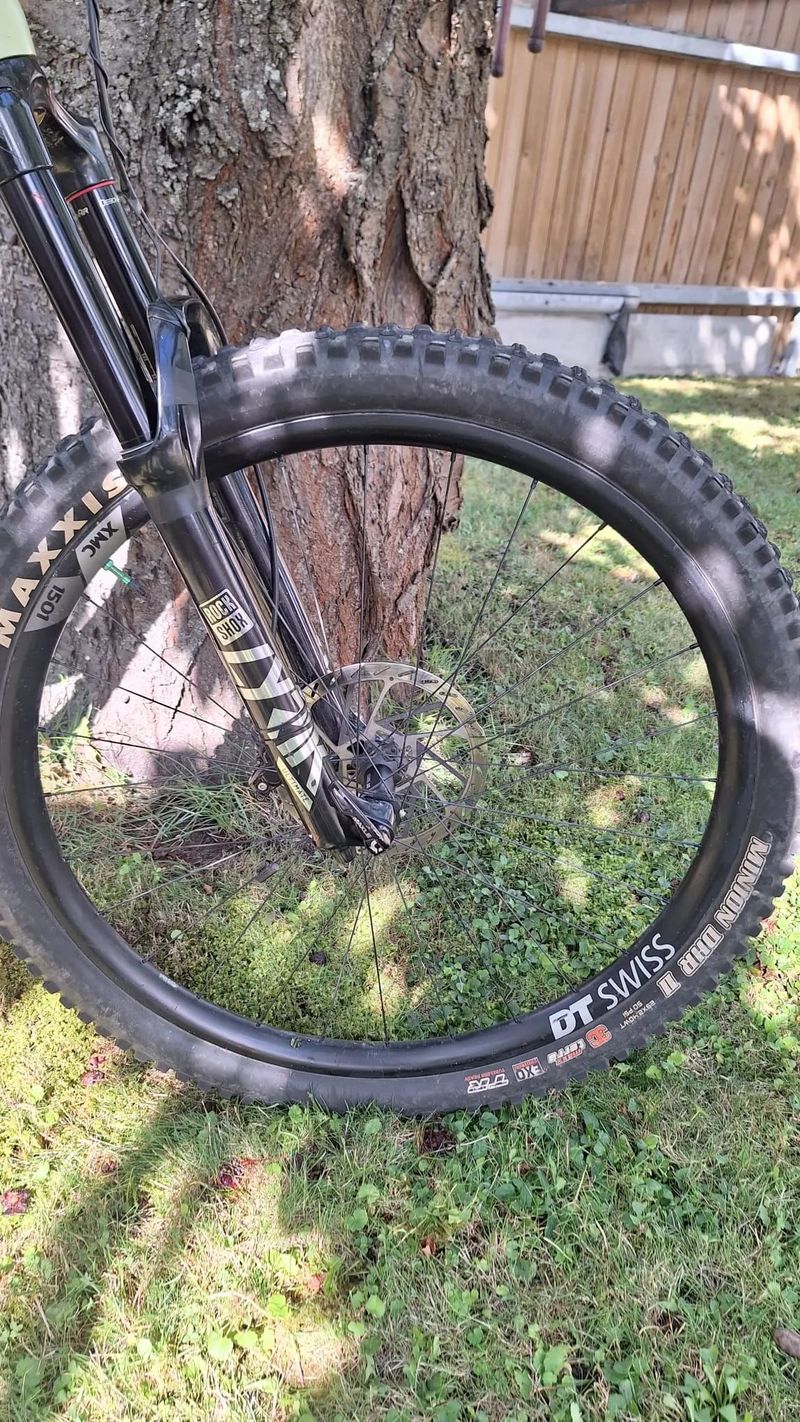 Prodám Canyon Spectral CF 9 2022 váha 13,6Kg vel.L