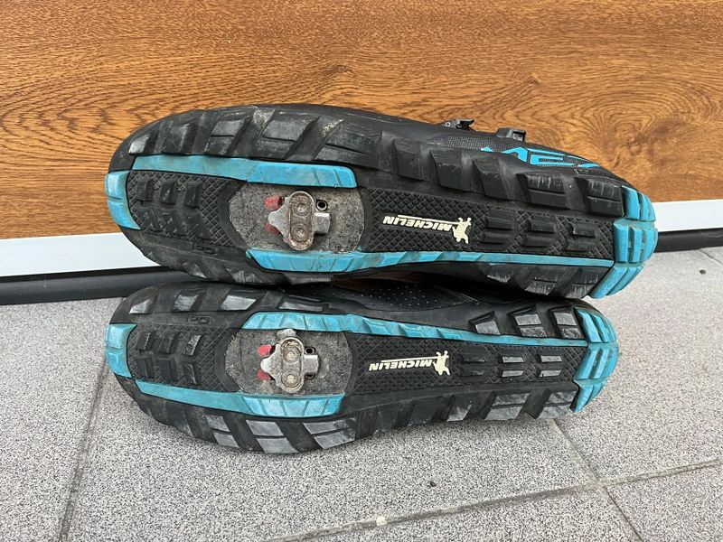 Tretry Shimano ME7