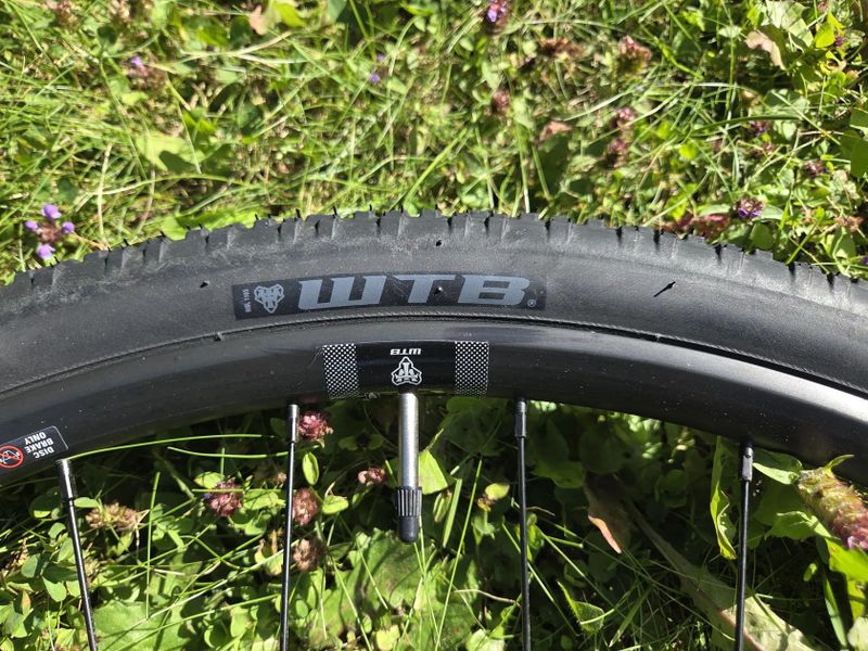 WTB ST i25 TCS a pneumatikami WTB Resolute TCS Light 700x42c, Shimano HG, Cannondale Wheel Sensor