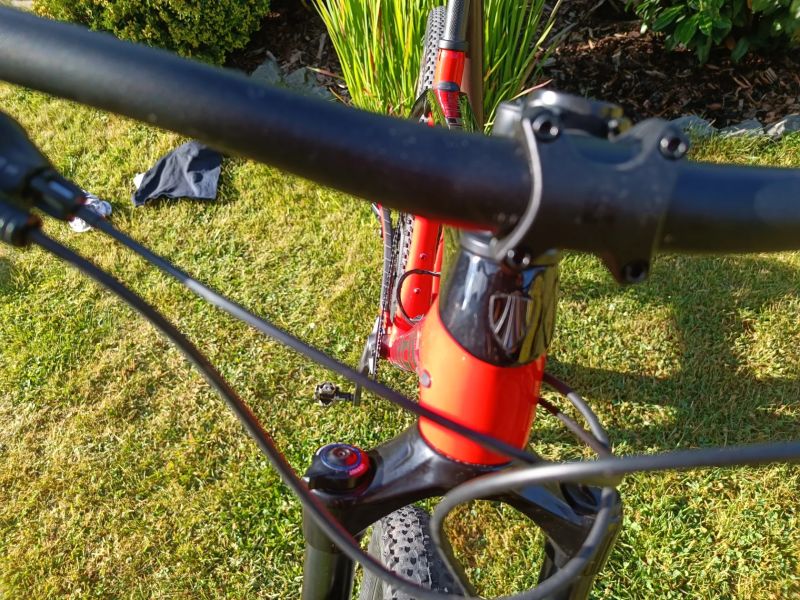 TREK PROCALIBER 9.5 GEN 2 RADIOACTIVE RED/TREK BLACK
