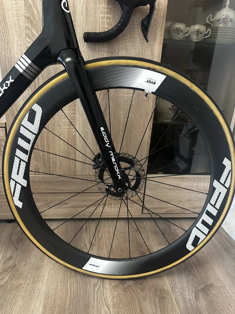Eddy Merckx 525, Dura-Ace di2 2x12, FFWD Ryot 44, vel M (179-187)