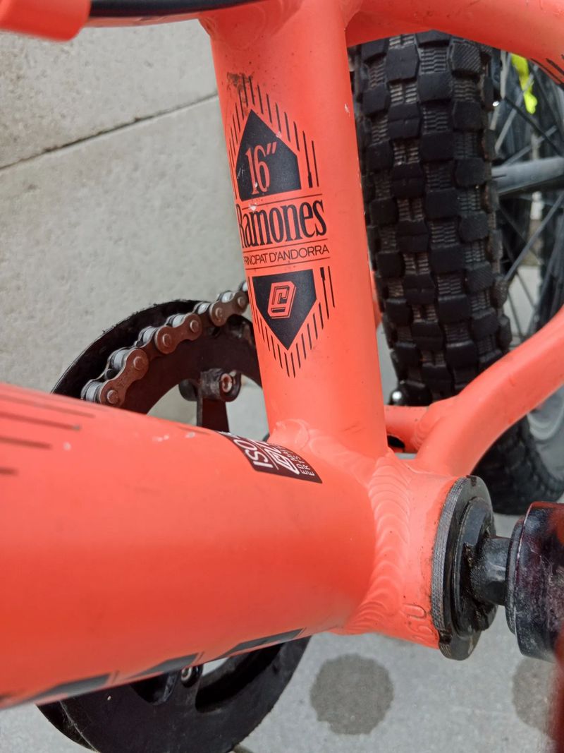 Commencal 12, 16,