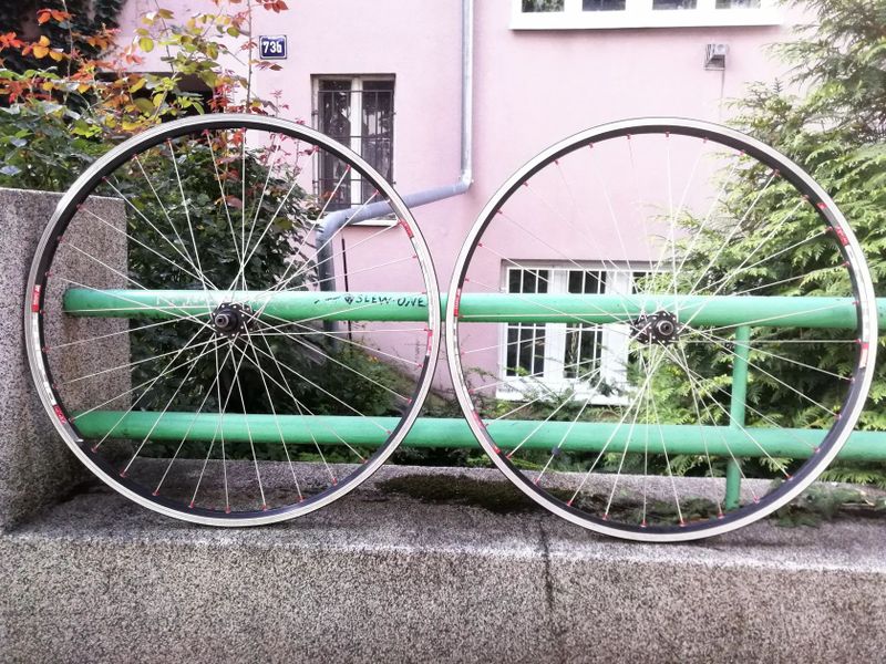 Zapletená kola 28 DT Swiss s náboji 240s - rychloupínák, V brzdy