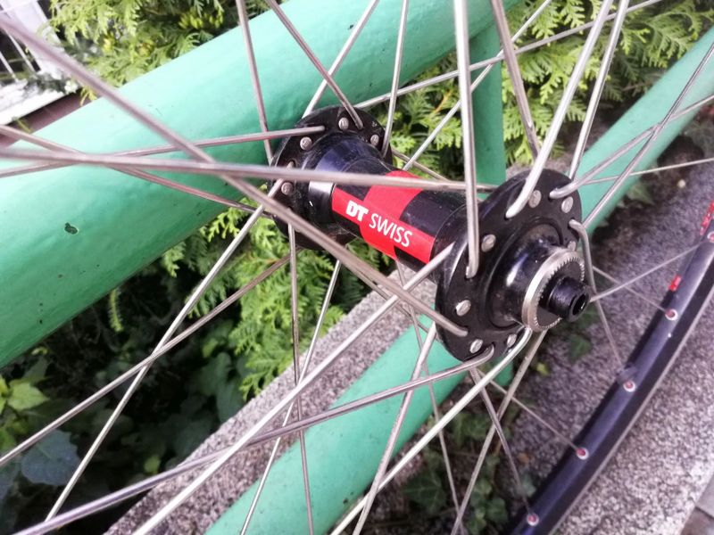 Zapletená kola 28 DT Swiss s náboji 240s - rychloupínák, V brzdy
