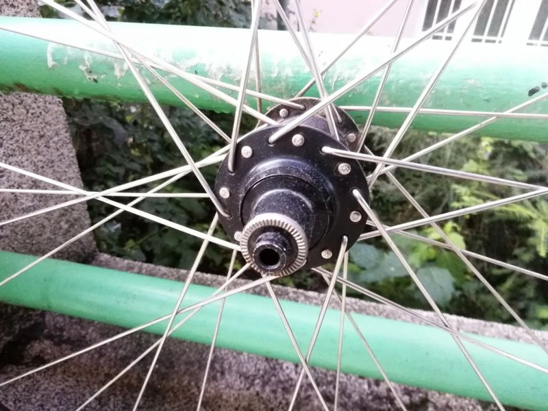 Zapletená kola 28 DT Swiss s náboji 240s - rychloupínák, V brzdy