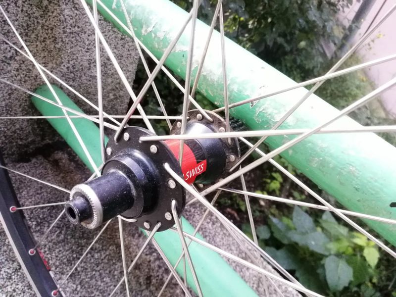 Zapletená kola 28 DT Swiss s náboji 240s - rychloupínák, V brzdy