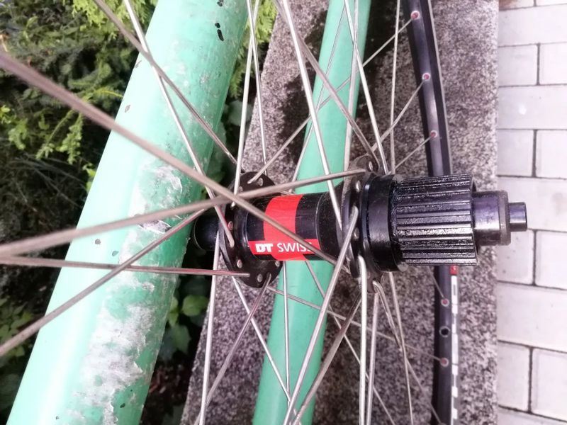 Zapletená kola 28 DT Swiss s náboji 240s - rychloupínák, V brzdy