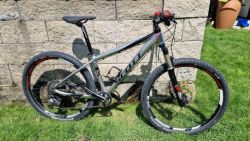 Junior, Scott Scale 40 26" vel. S