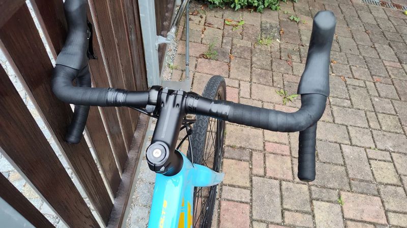 Karbonový gravel Giant Revolt Advanced 2 