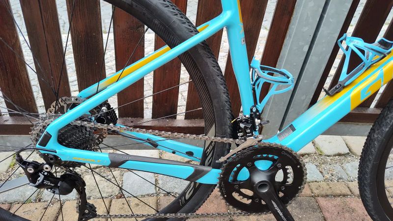 Karbonový gravel Giant Revolt Advanced 2 