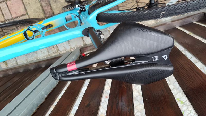 Karbonový gravel Giant Revolt Advanced 2 