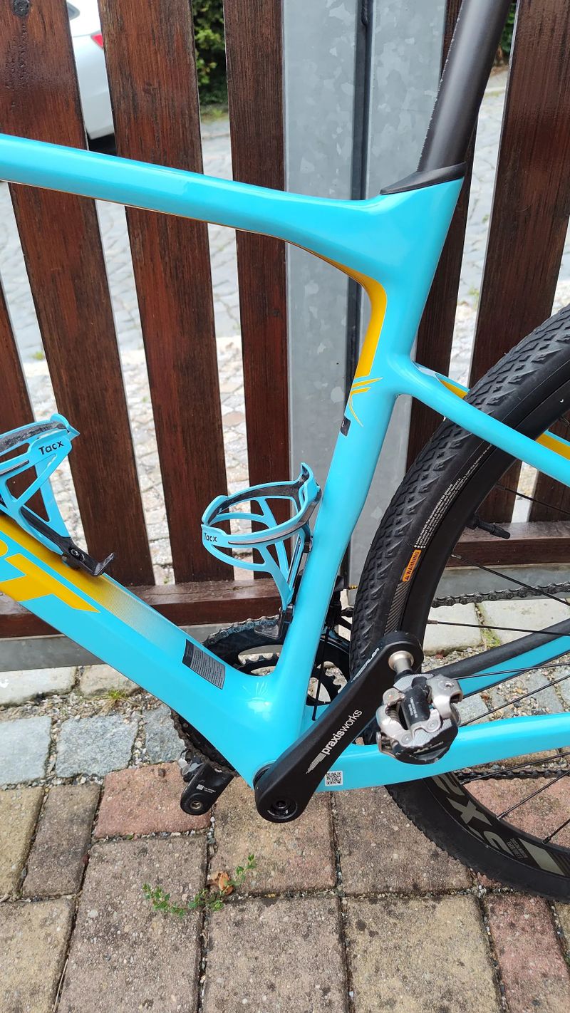 Karbonový gravel Giant Revolt Advanced 2 