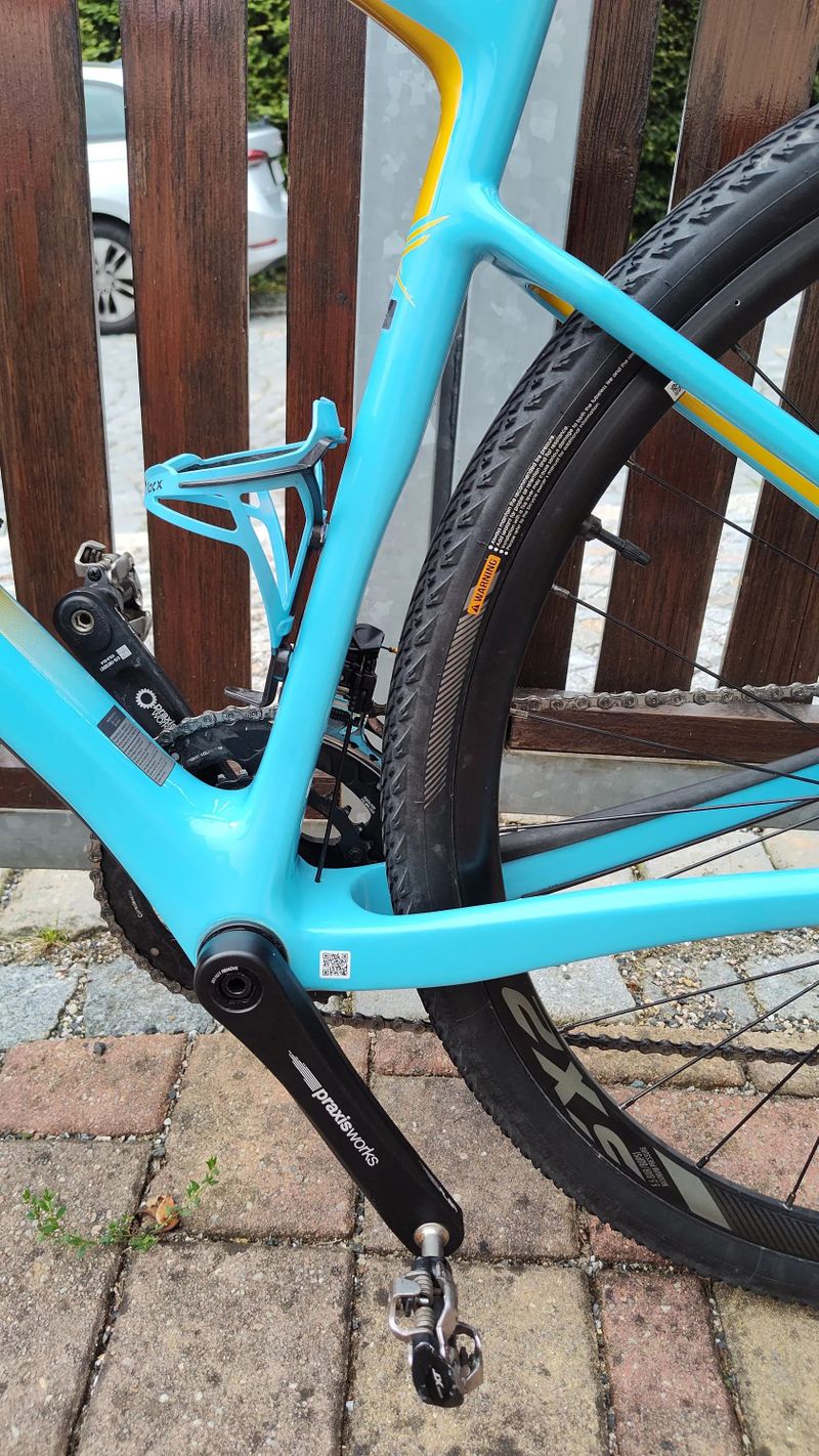 Karbonový gravel Giant Revolt Advanced 2 