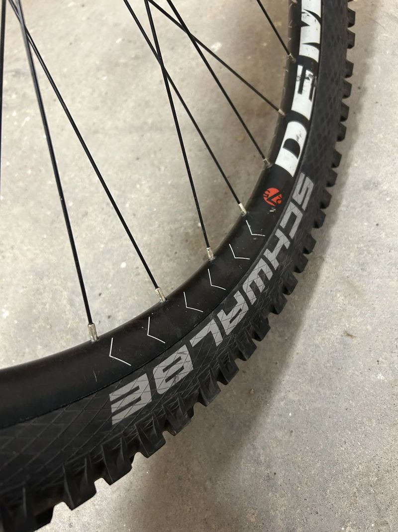Novatec Demon 27.5 DH, Schwalbe 