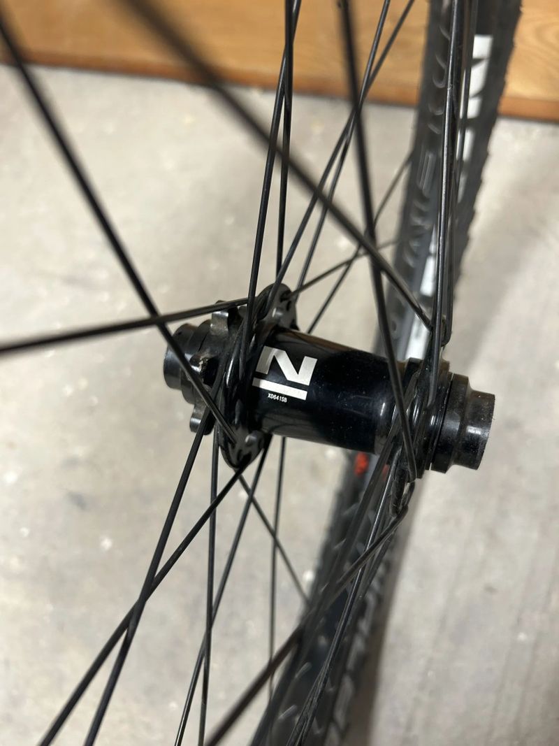 Novatec Demon 27.5 DH, Schwalbe 