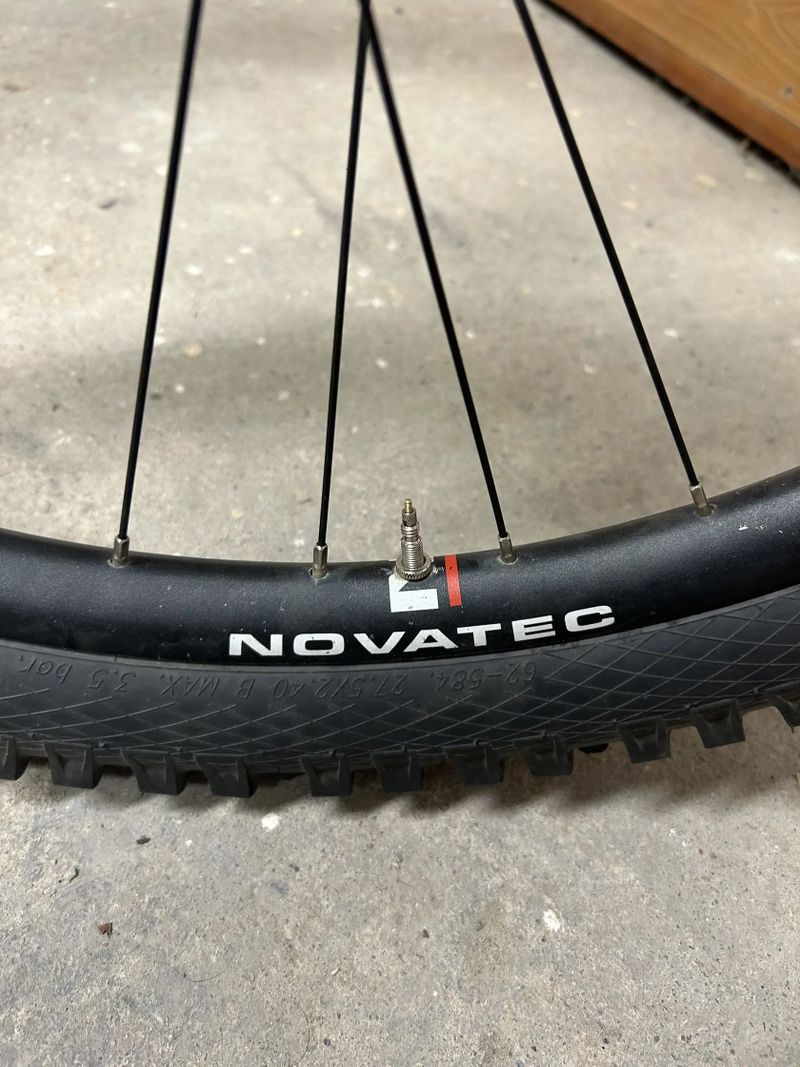Novatec Demon 27.5 DH, Schwalbe 