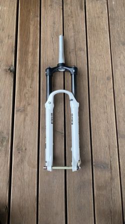 SR Suntour XCR34 Travel: 140 mm
